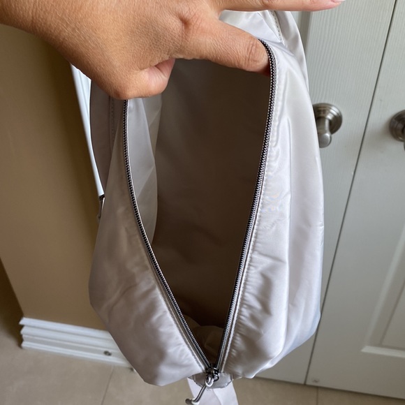 Nylon cross body bag! Brand new never used! - Picture 5 of 6